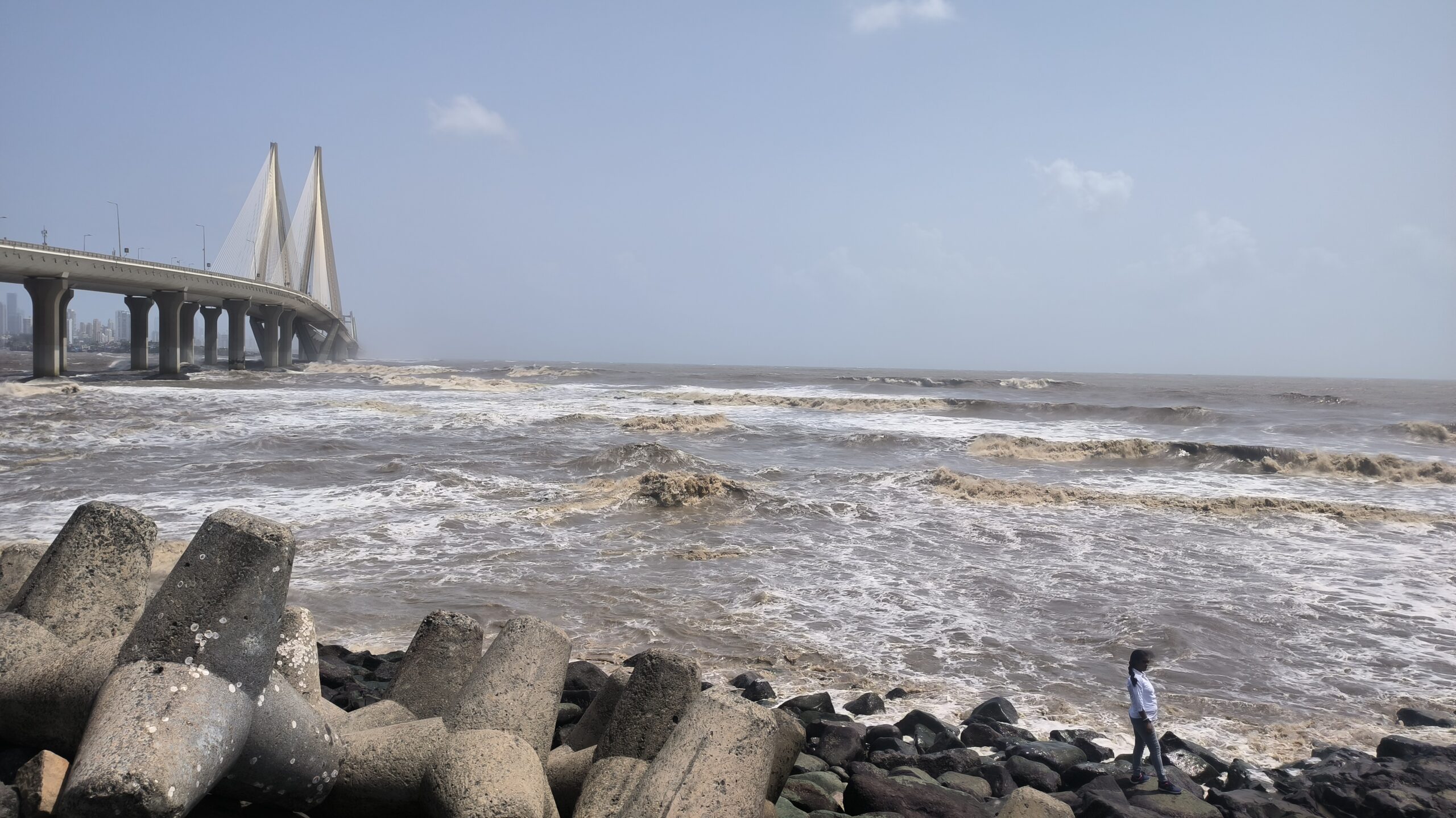 Cyclone Biparjoy Live Updates : Strong Winds, Heavy Rain Slam Coastal Gujarat